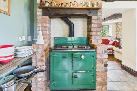 OPEN PLAN KITCHEN/DINING ROOM
