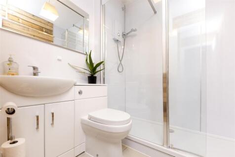SHOWER ROOM.jpg