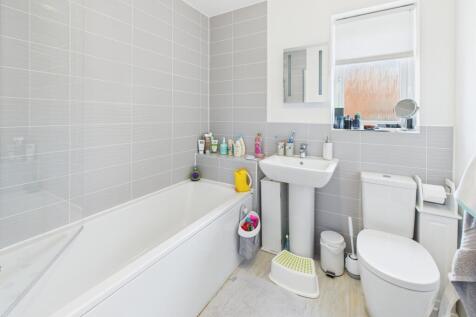 CAM02519G0-PR0284-STILL004