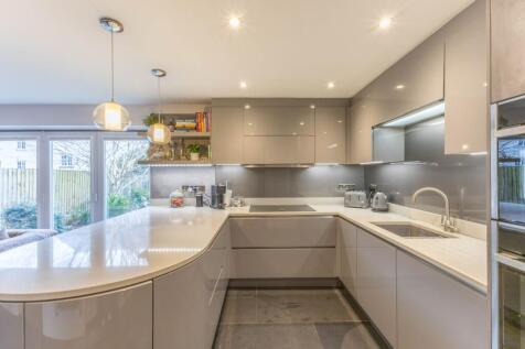 KITCHEN / LIVING AREA