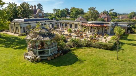 Restaurant Patio &amp; Pavilion