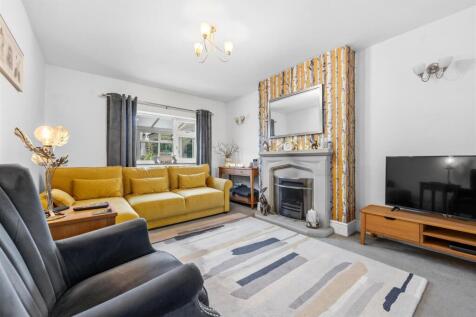 Sitting Room - fireplace.jpg