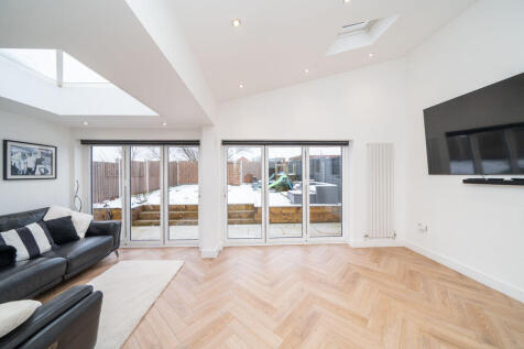 DINING/KITCHEN/SITTING ROOM