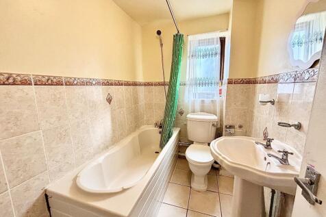 Rainham Road South, Dagenham, RM10 8UX photo 3