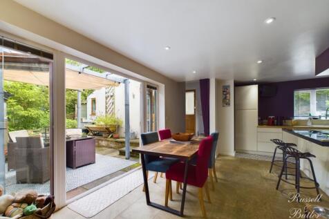 CAM01995G0-PR0176-STILL006