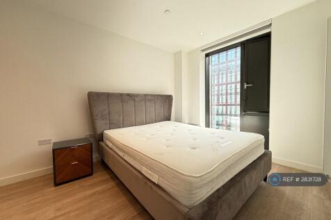 Bedroom With King Size Bed