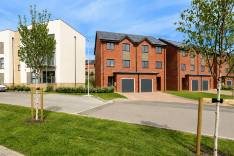 4-bed semi-detached on Poppy Close, Stoke Gifford, Walking Distance to UWE, £2,400/mo