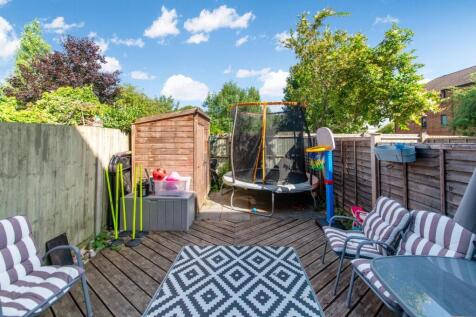 FARRIERS CLOSE,15-27.jpg