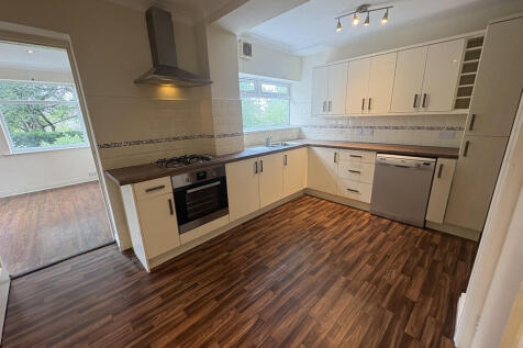 The Avenue, Alwoodley, Leeds, LS17 photo 3