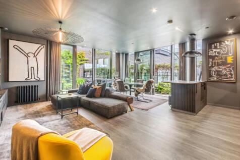 London, EC1V - property photo