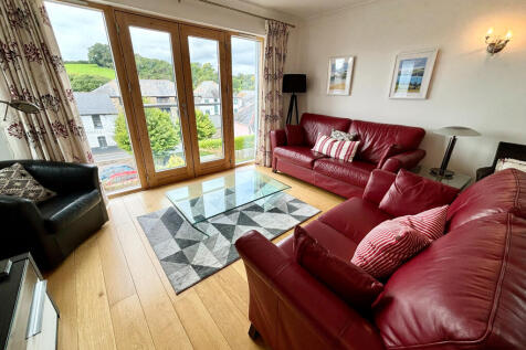 8 South Water Court Living Room and Kitchen (2).jp