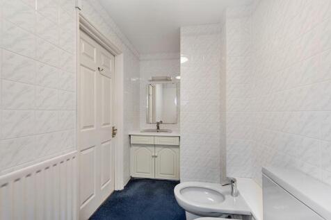 Master Bedroom En Suite Bathroom