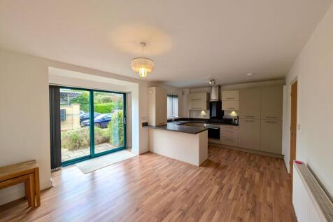 Living/dining area