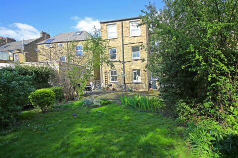 F1 66 Longley Road garden 1.jpg