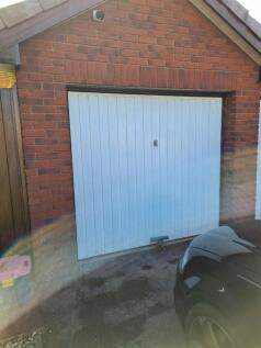 47 Earlesfield garage.jpg