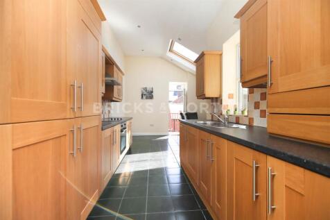 6-bed flat on (£165pppw) Myrtle Grove, Jesmond, Newcastle Upon Tyne, NE2,, £4,290/mo