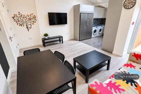 7-bed terraced on Palmer Park Avenue, Reading, RG6, £5,600/mo
