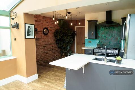 Large Kitchen/Diner/Conservatory Area