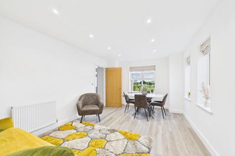 CAM02093G0-PR0051-STILL022