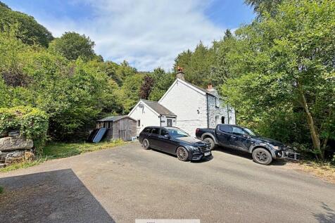 Front/Side Elevation &amp; Driveway