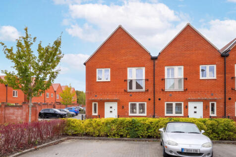 Lansdell Road, Winchester, Hampshire, SO22. 2 bedroom end of terrace house for sale