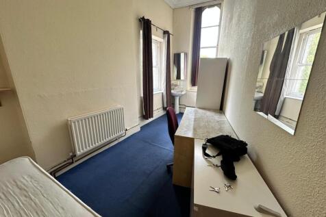 A spacious and well-lit double bedroom featurin...