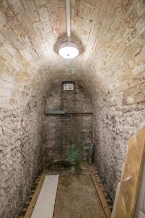 31 Well Street [Wine Store] 01.jpg