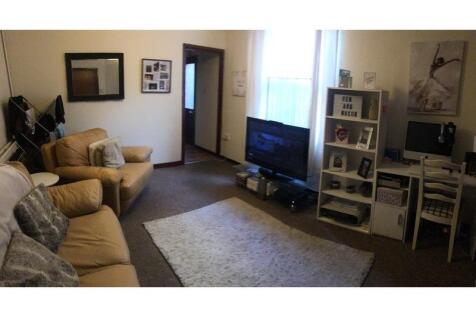1 Bedroom Ground Floor Rear Flat with Patio Garden
