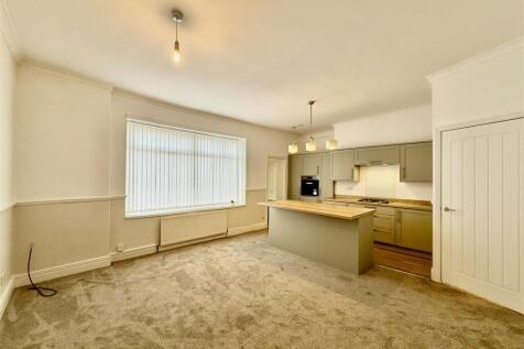 2-bed flat on Inskip Terrace, Gateshead, £875/mo