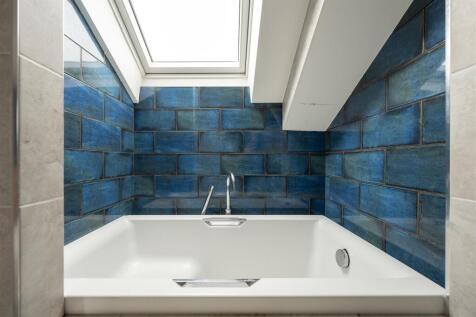 Loft-Bedroom-Ensuite-3.jpg