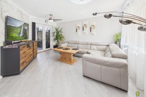 Presented by Clinton at EweMove Bexleyheath and Da