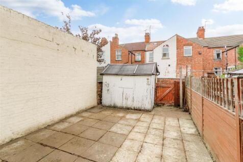 69 Alexandra Road - courtyard