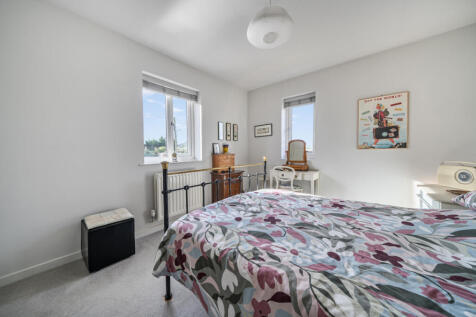 1370683-5-68f8b61...