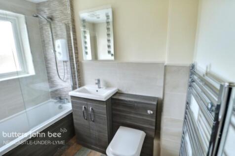 Modern bathroom with shower-over-bath and vanit...