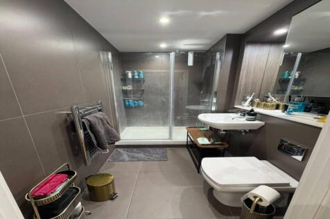 Tyron Apartments - Bathroom