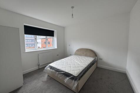 Francis Avenue, AYLESBURY photo 5