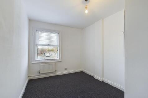 High Street, Cheltenham, Gloucestershire, GL50 photo 3