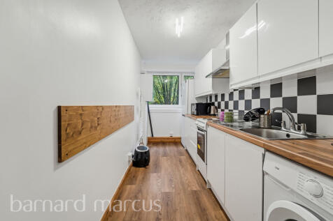 Ellisfield Drive photo 4