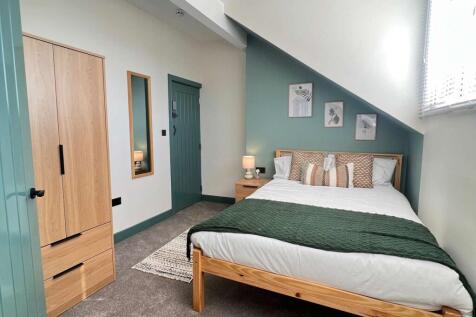 Room 4 (2).jpg