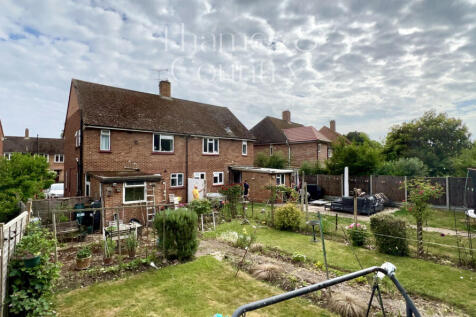 Garden with rear property view
