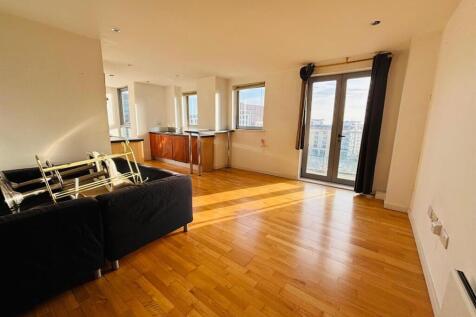 OPEN PLAN LIVING ROOM: