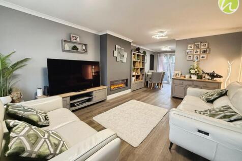 Living Room/ Dining