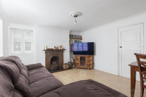 Lounge with open fireplace