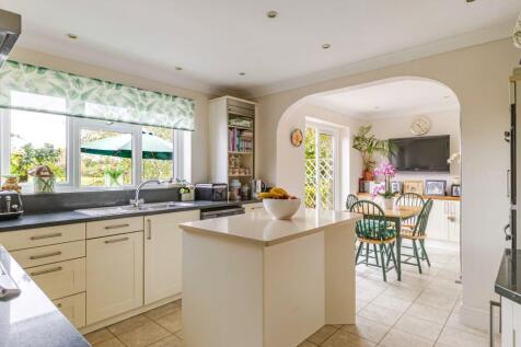 Kitchen / Dining
