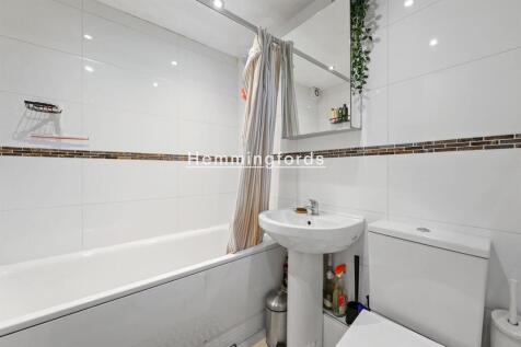 01-3cd5GCHEMS- 100 Caldy Wlak - Bathroom -Original