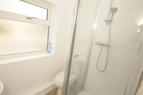 Bathroom.JPG