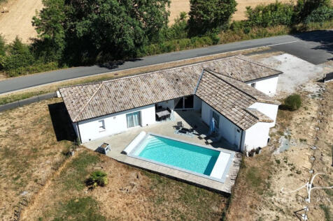 Sur un terrain clos de 2500 m2