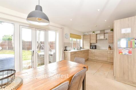 Kitche/Dining Area