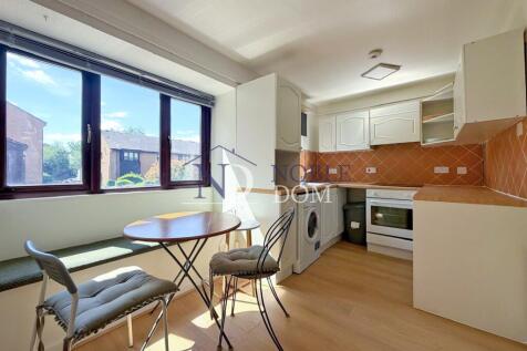 SELF-CONTAINED STUDIO FLAT IN ACTON CENTRAL
