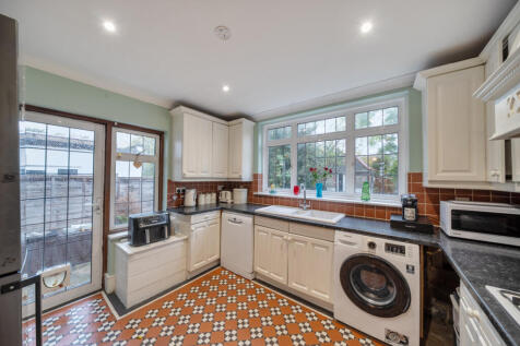 1372487-8-68fa043...